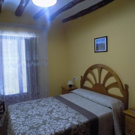 Apartamentos Casa Ferras Валдеробрес Екстериор снимка