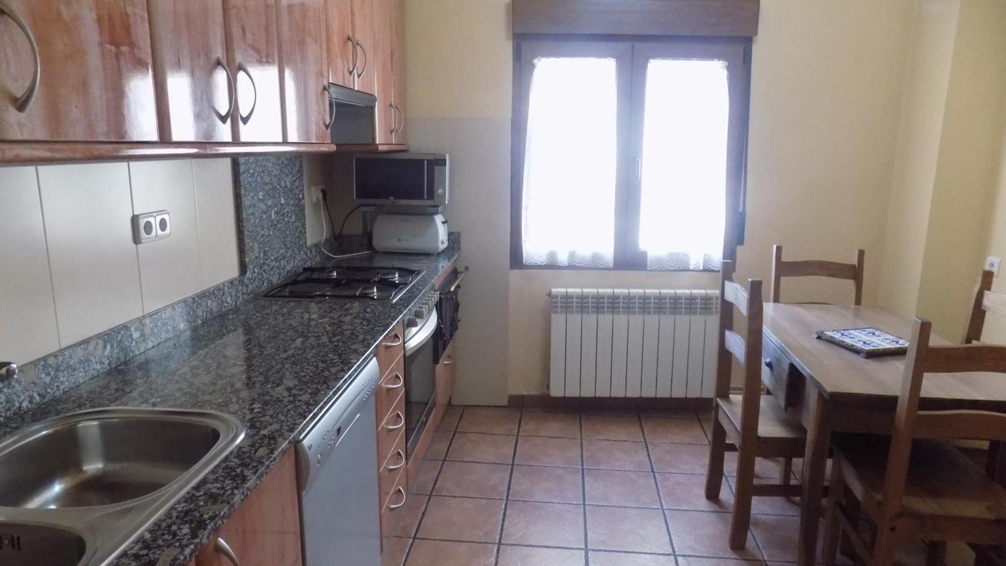 Apartamentos Casa Ferras Валдеробрес Екстериор снимка