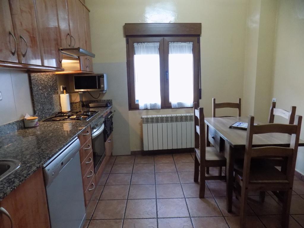 Apartamentos Casa Ferras Валдеробрес Екстериор снимка
