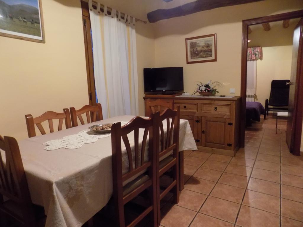 Apartamentos Casa Ferras Валдеробрес Екстериор снимка