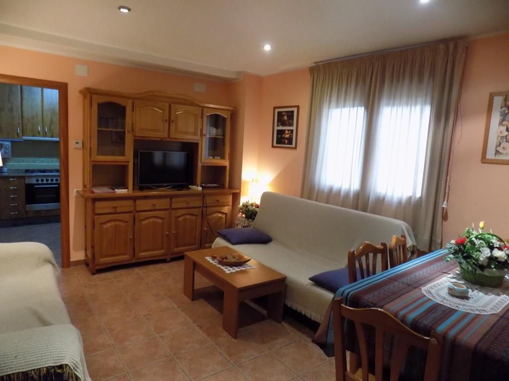 Apartamentos Casa Ferras Валдеробрес Екстериор снимка